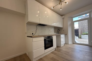 2 bed flat, Charlotte Street, Keyham, Plymouth, PL21RL - Image 4